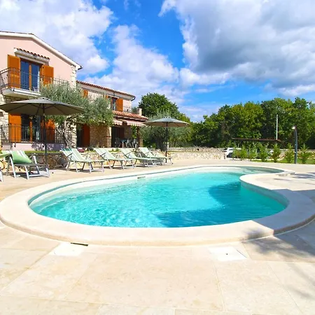 Dean 1912 Holiday home Tinjan