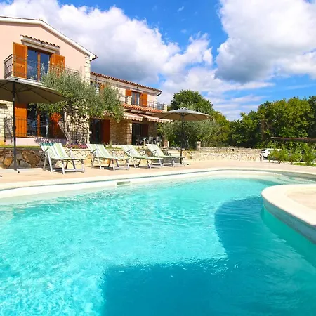 Dean 1912 Holiday home Tinjan