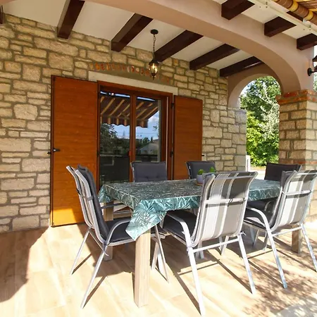 Dean 1912 Holiday home Tinjan