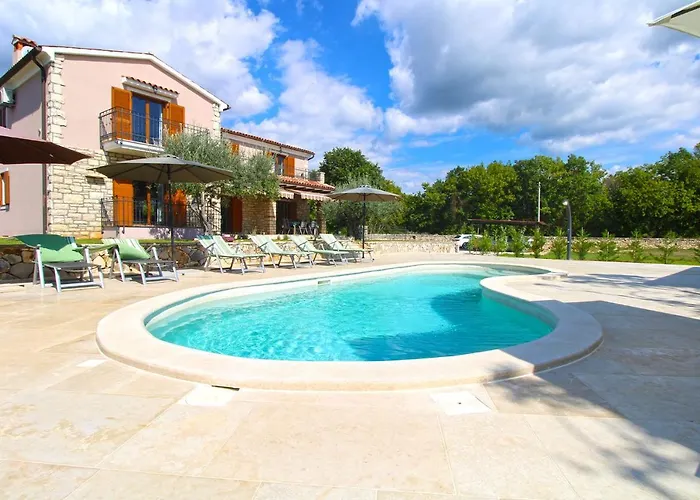 Dean 1912 펜션 Tinjan