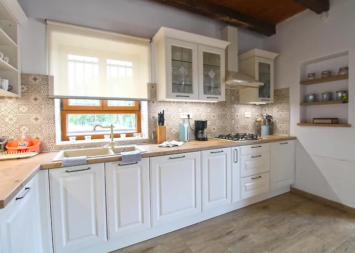 Dean 1912 펜션 Tinjan