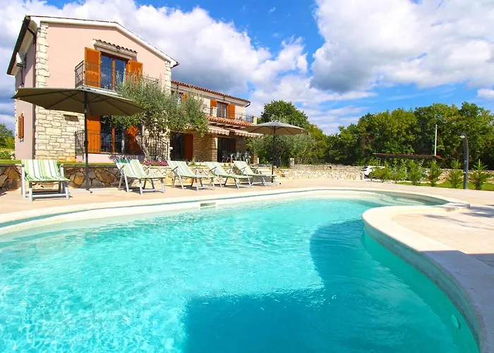 Dean 1912 펜션 Tinjan