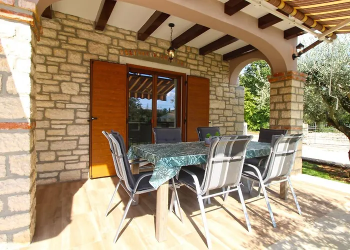 Dean 1912 펜션 Tinjan